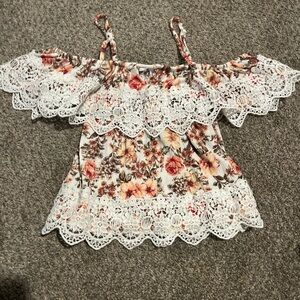 Cute Off the shoulder Floral Lace Top